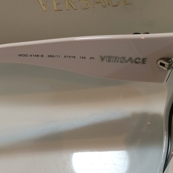 AUTHENTIC Black Flowers Versace Sunglasses - Picture 4 of 6